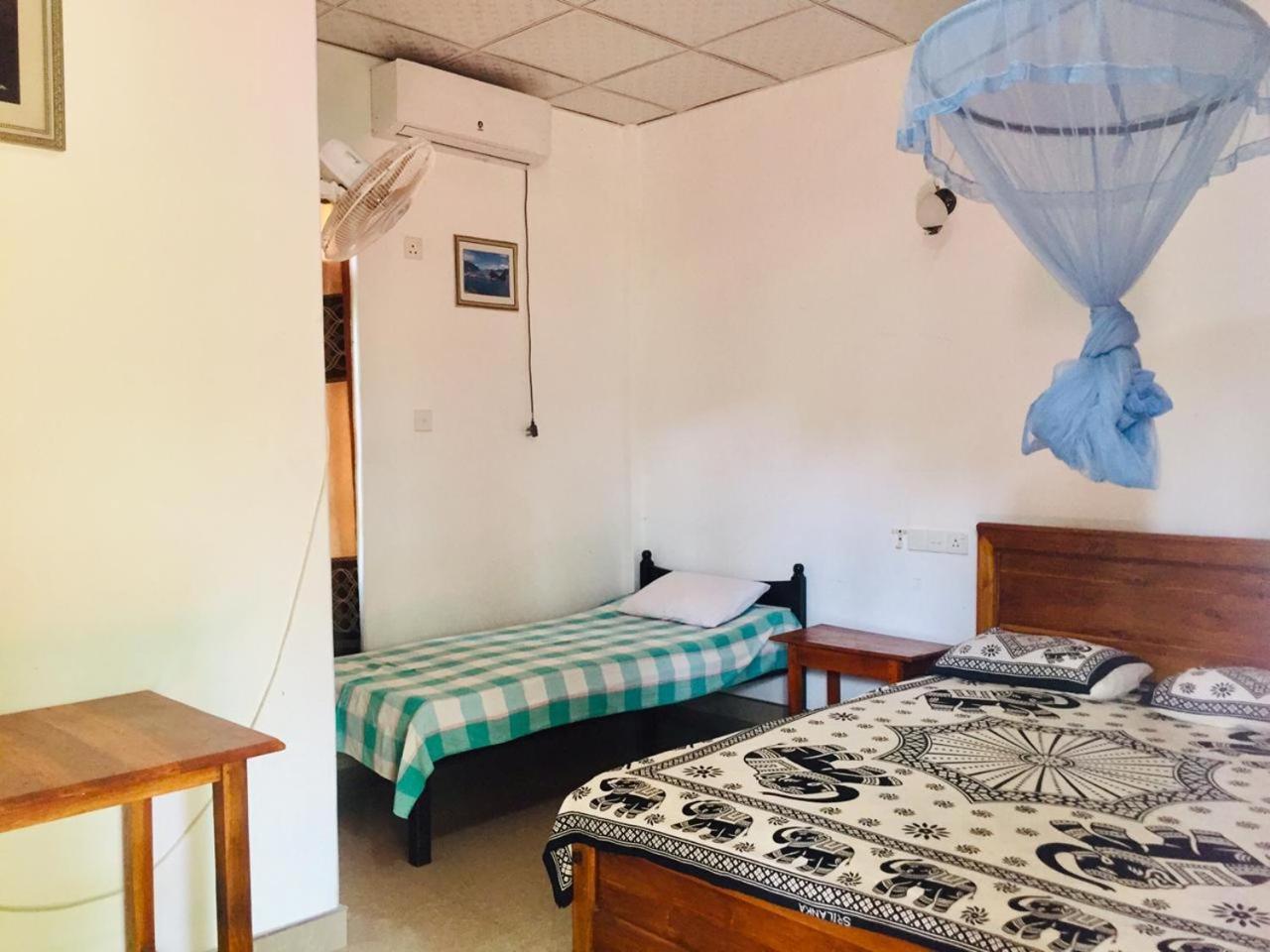 Parakum Rest Rooms 폴로나루와 외부 사진