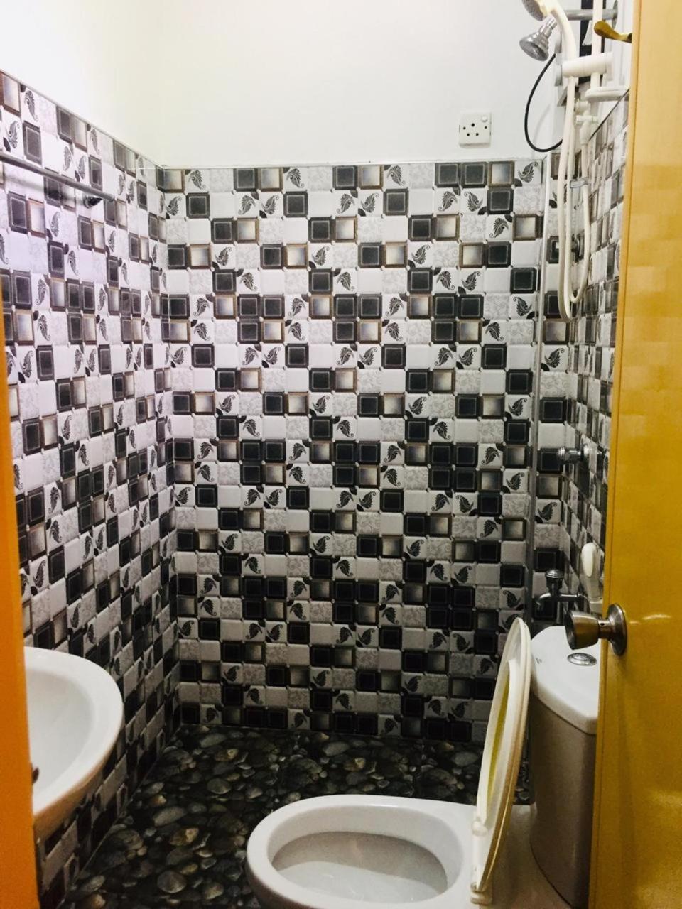 Parakum Rest Rooms 폴로나루와 객실 사진