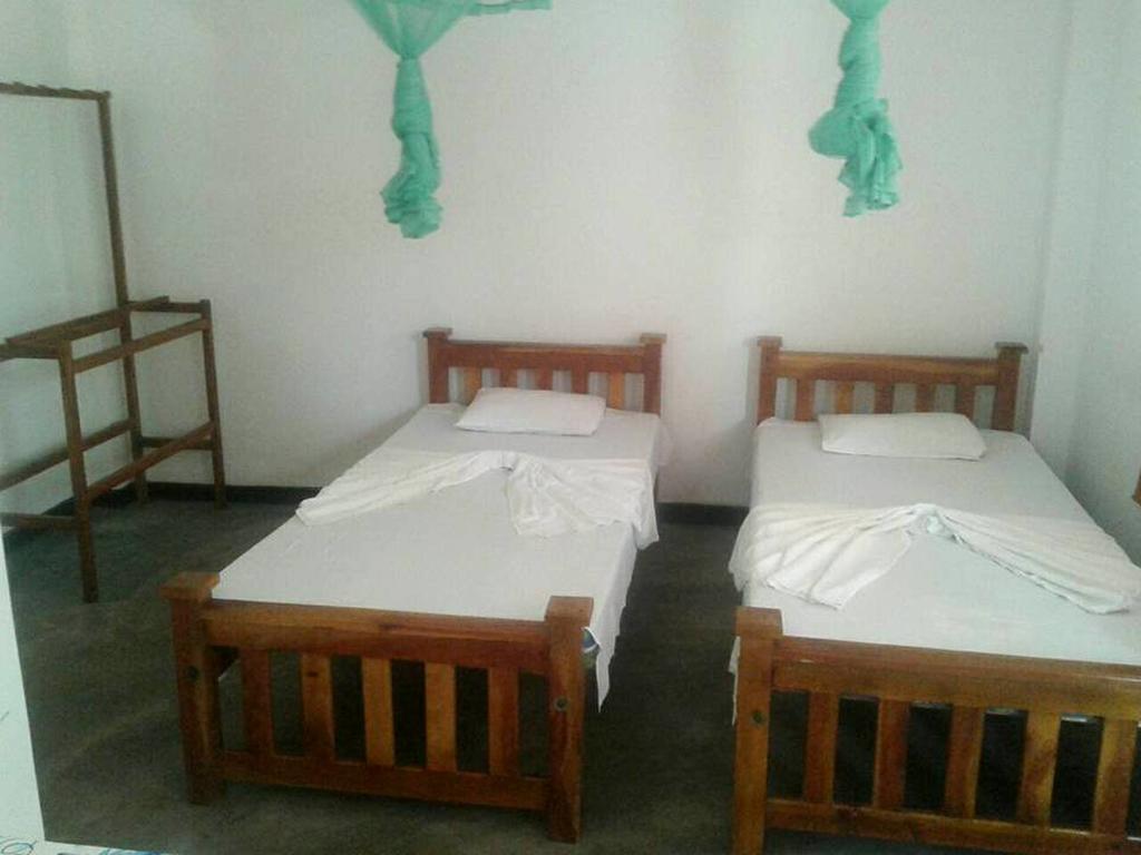 Parakum Rest Rooms 폴로나루와 외부 사진